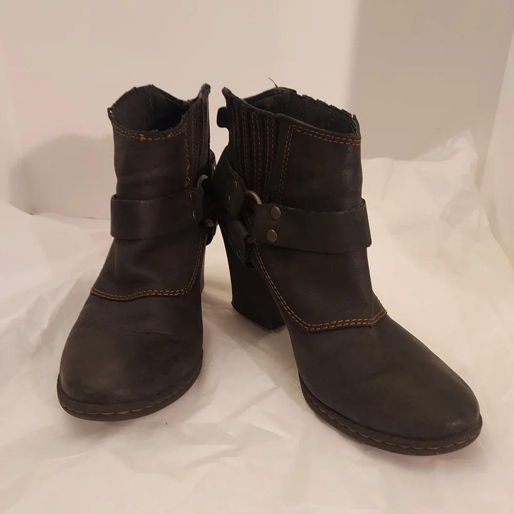 B.O.C Born on Concept Matte Black Leather Ankle Booties in Size 6
